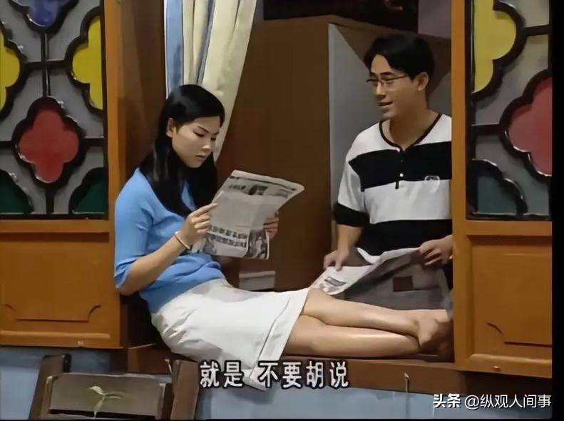 显、穿凉拖小腿壮硕被满嘴的烤瓷牙抢镜瓦力