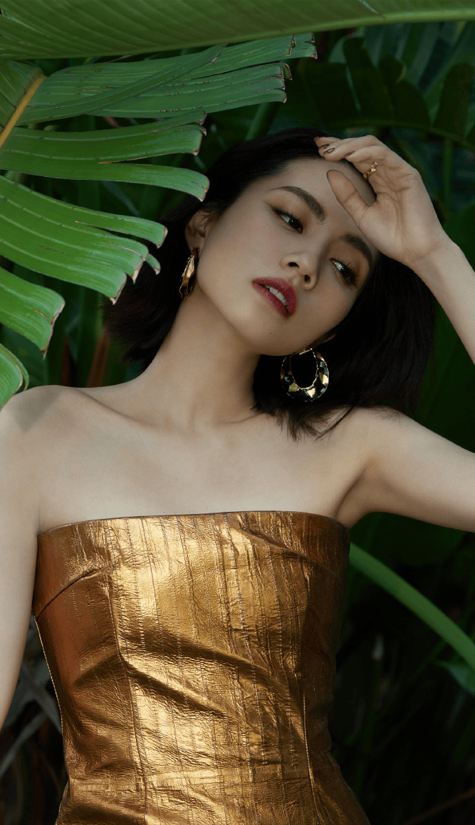 穿金色抹胸裙高贵如女王这谁能不爱？瓦力棋牌游戏刘惜君真是气质天花板！(图5)