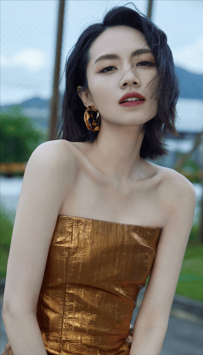 穿金色抹胸裙高贵如女王这谁能不爱？瓦力棋牌游戏刘惜君真是气质天花板！(图6)