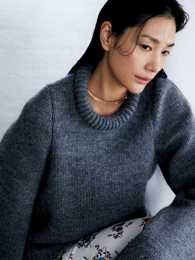 学会用珠宝50+女性尤其不可忽略瓦力棋牌灰色穿搭的高级感秘诀：要(图10)