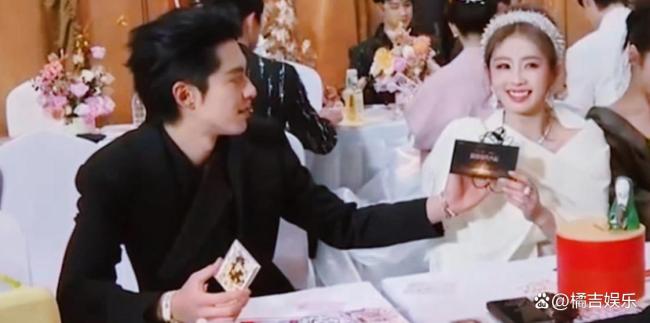 女名场面 CP售后范本引发热议瓦利棋牌王