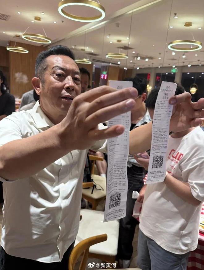 一小时却说“恶心”明天起全国所有门店上线“罗永浩菜单”瓦力棋牌游戏西贝创始人：罗永浩方结账时攒了会员积分走后(图3)