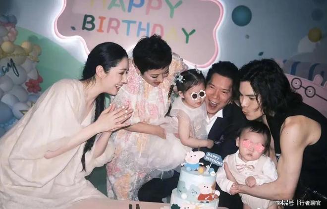 向佐带娃有时异地但豪门日子藏不住了瓦力棋牌郭碧婷手撕谣言：婆婆给钱(图7)