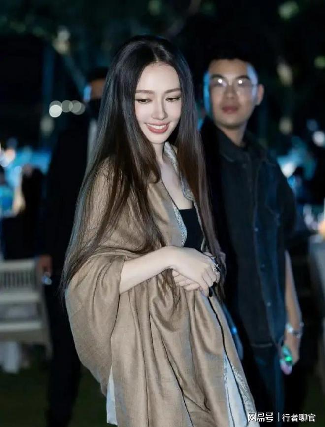 向佐带娃有时异地但豪门日子藏不住了瓦力棋牌郭碧婷手撕谣言：婆婆给钱(图9)